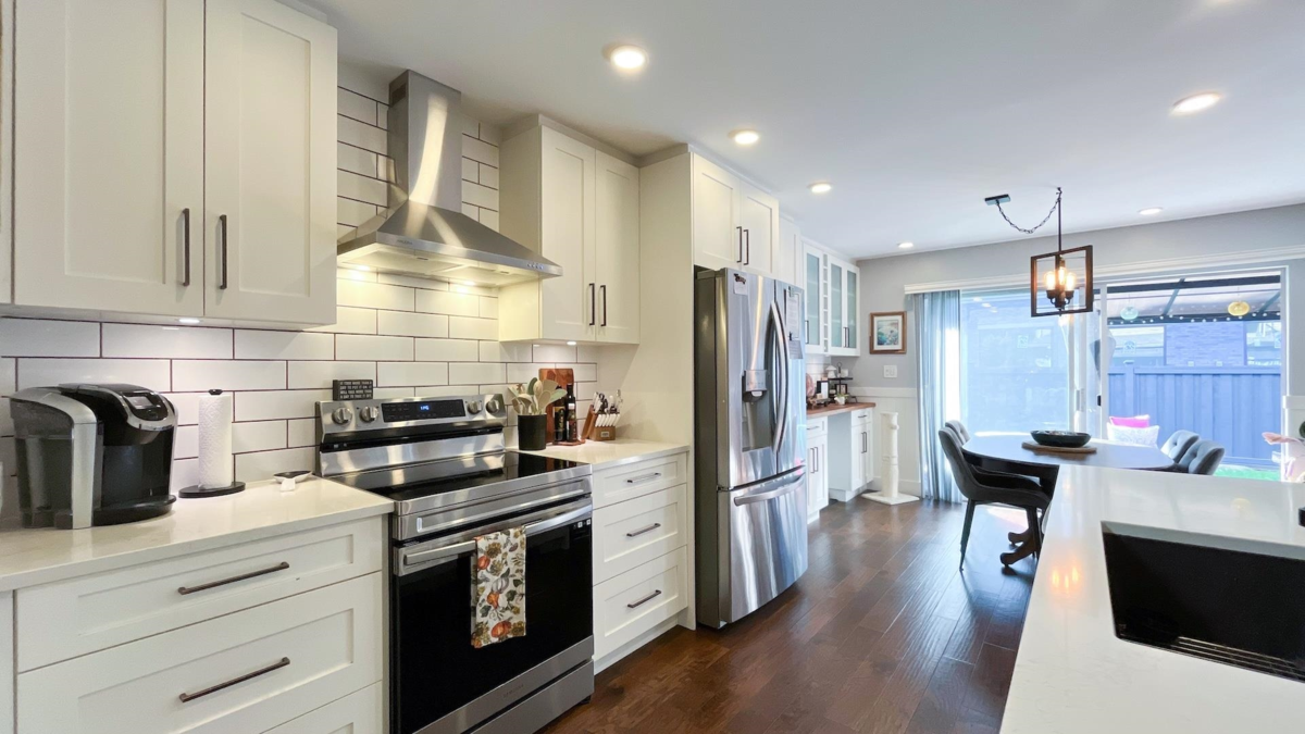 Kitchen Photo of 107 19352 Fraser Highway, Surrey, BC
