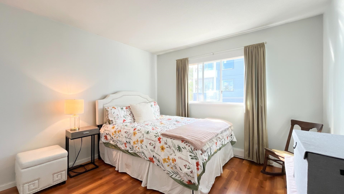 Office / Den Photo of 107 19352 Fraser Highway, Surrey, BC