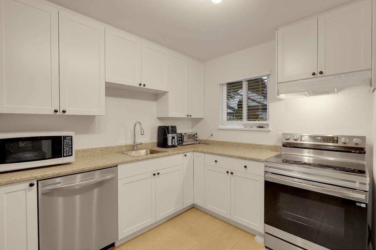 Kitchen Photo of 168 13742 67 Avenue, Surrey, BC