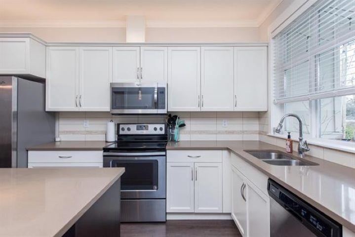 Kitchen Island Photo of 22 46570 Macken Avenue, Chilliwack, BC