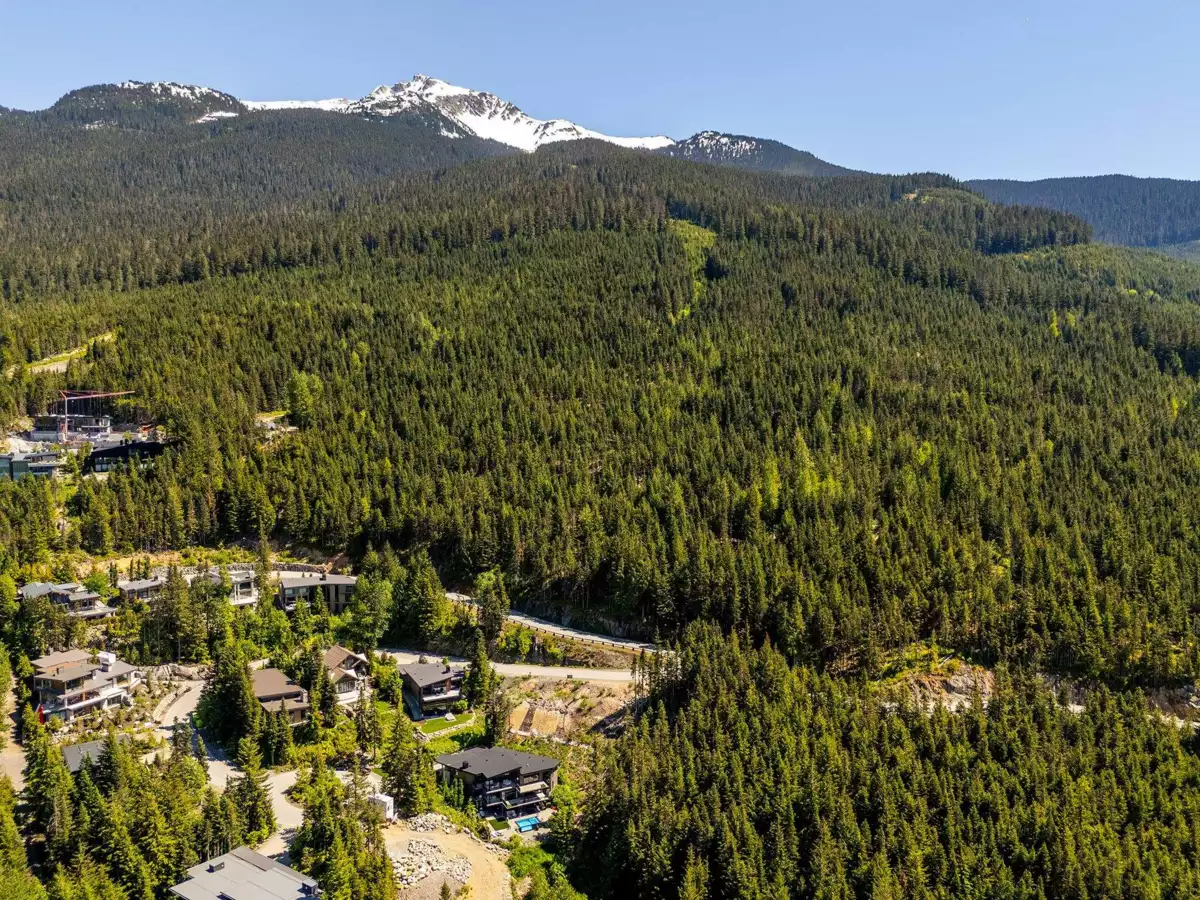 Breakfast Nook Photo of 2915 Heritage Peaks Trail, Whistler, BC