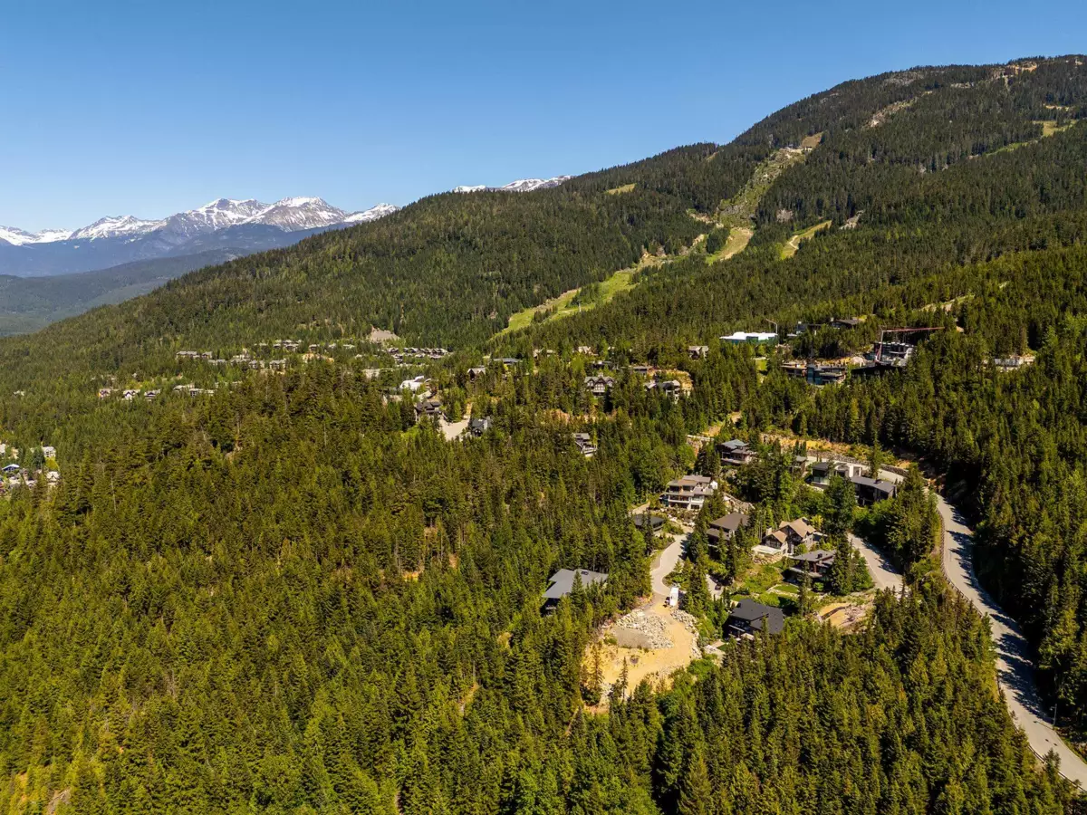 Kitchen Island Photo of 2915 Heritage Peaks Trail, Whistler, BC