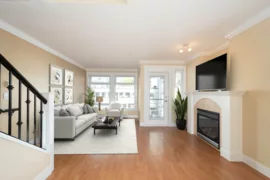 304 152 E 12th Street, North Vancouver, BC