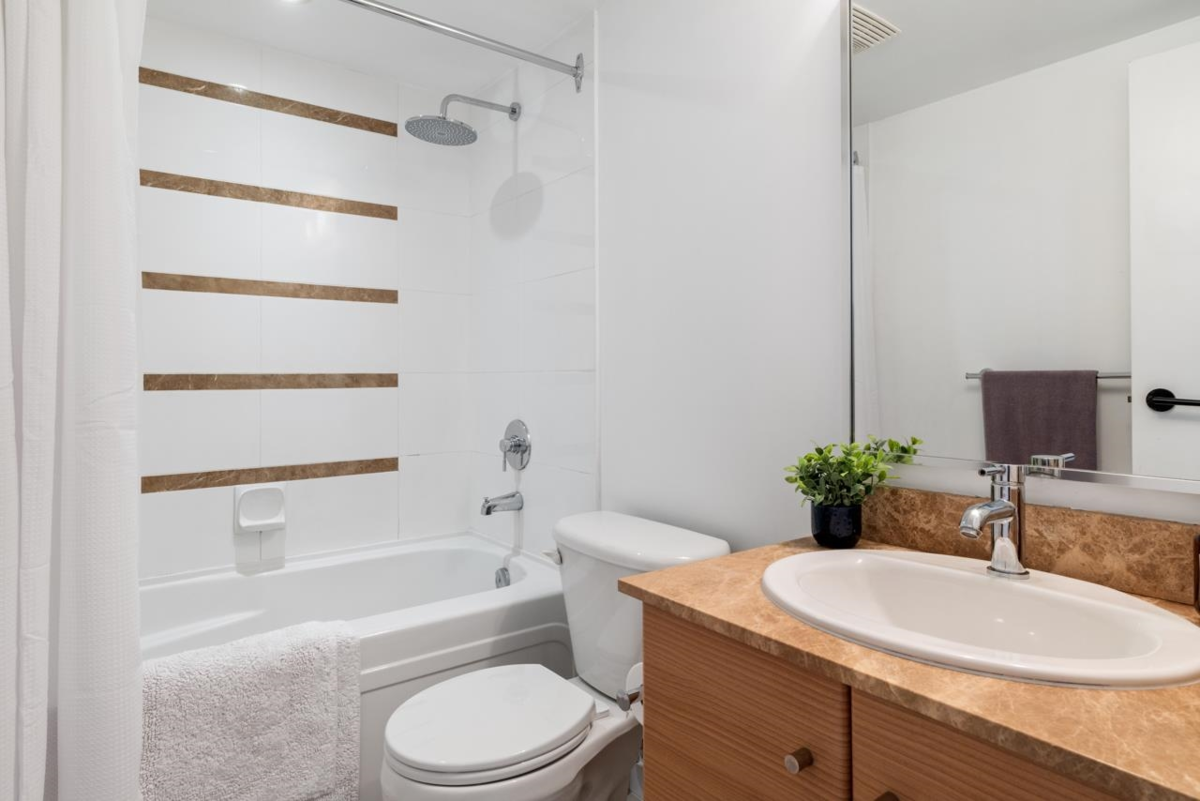 Backyard Photo of 3002 909 Mainland Street, Vancouver, BC