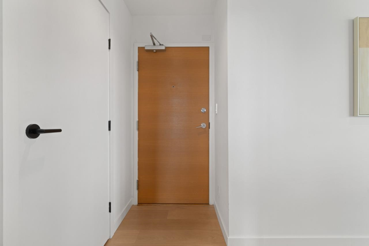 Front Yard Photo of 3002 909 Mainland Street, Vancouver, BC