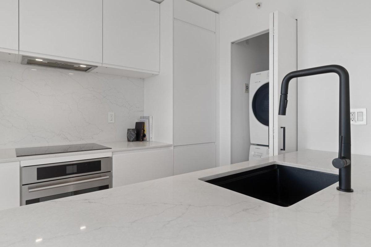 Kitchen Island Photo of 3002 909 Mainland Street, Vancouver, BC