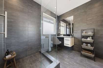 Entry Foyer Photo of 16211 31 Avenue, Surrey, BC