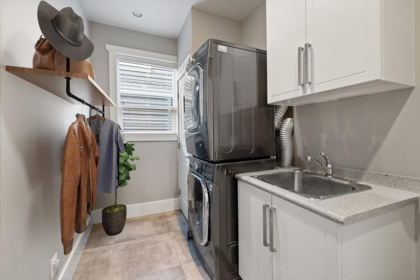 Guest Bathroom Photo of 16211 31 Avenue, Surrey, BC