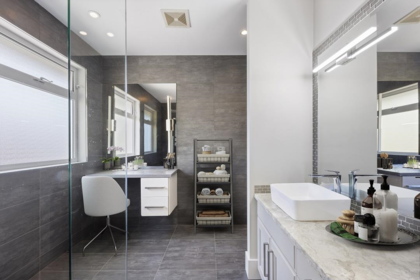 Mudroom Photo of 16211 31 Avenue, Surrey, BC