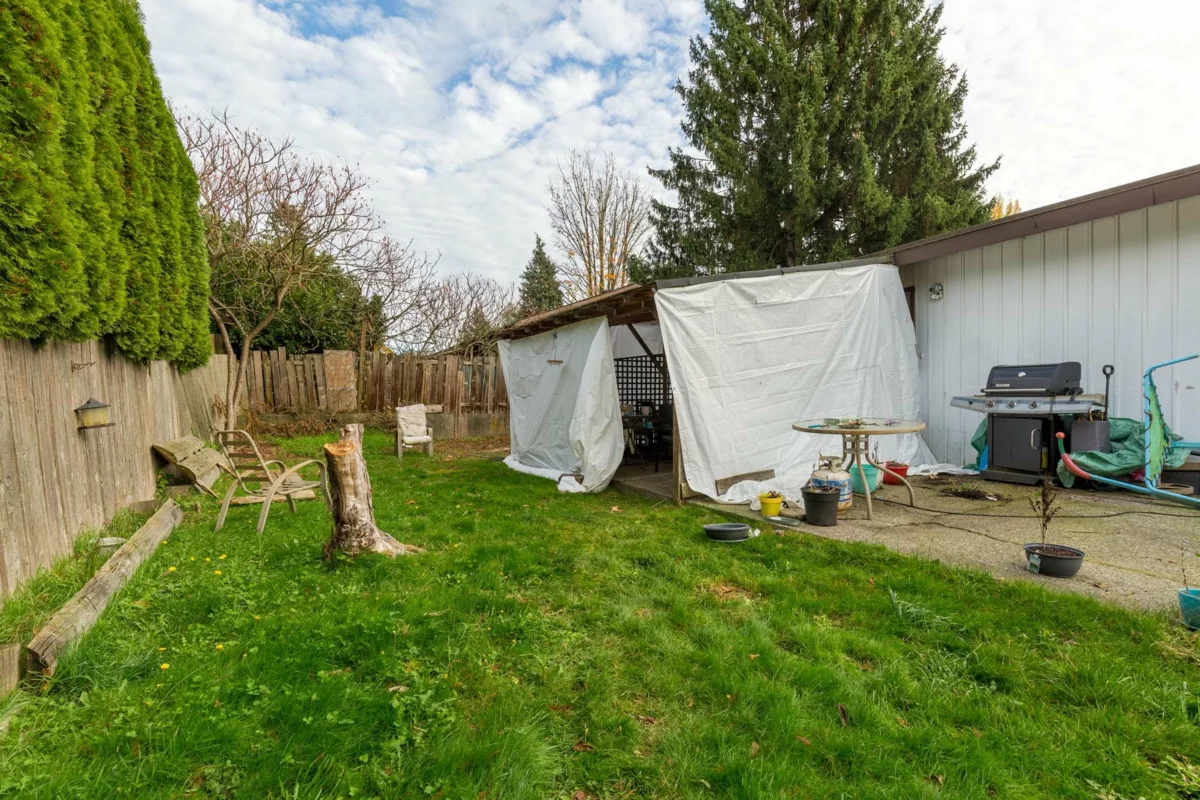 Backyard Photo of 32633 Marshall Road, Abbotsford, BC
