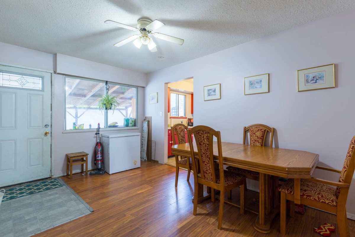 Breakfast Nook Photo of 32633 Marshall Road, Abbotsford, BC