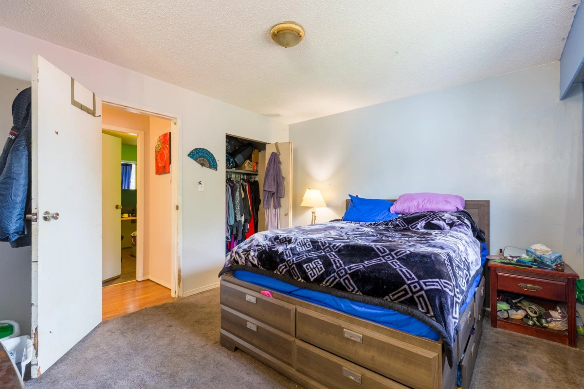 Entry Foyer Photo of 32633 Marshall Road, Abbotsford, BC