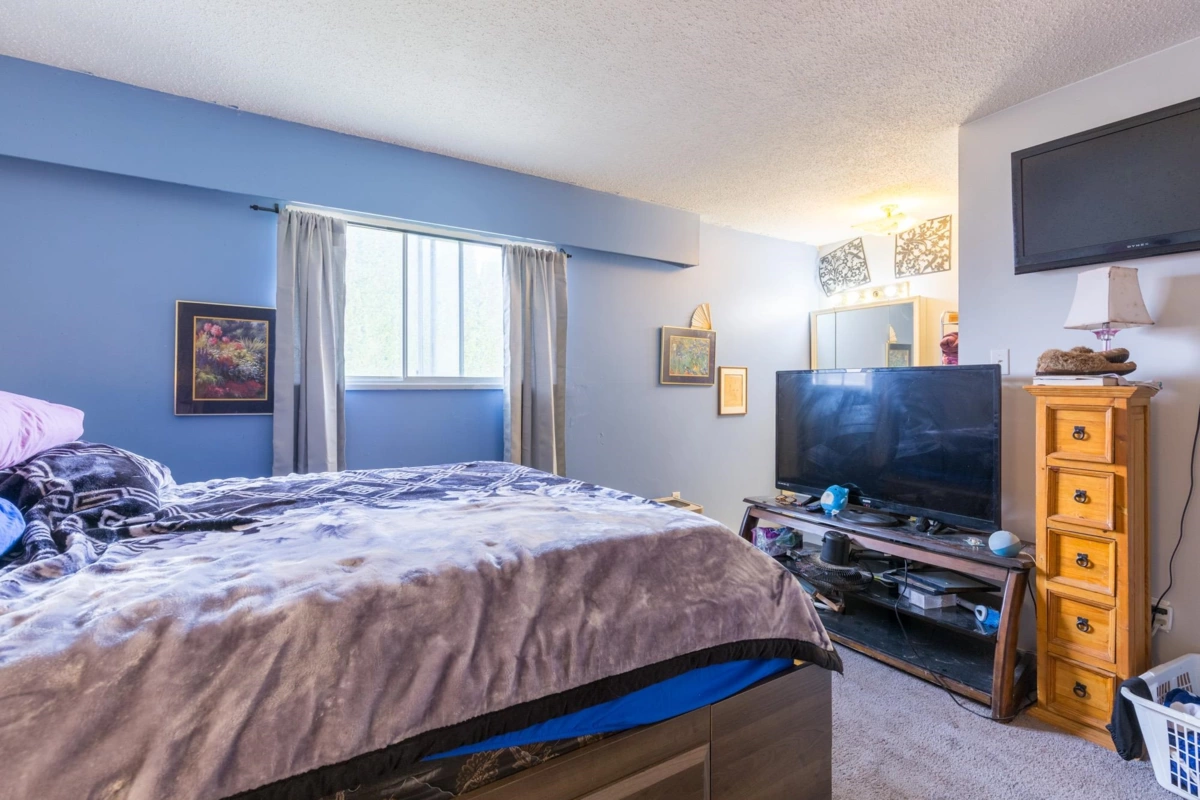 Garage Interior Photo of 32633 Marshall Road, Abbotsford, BC