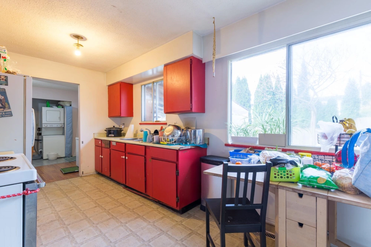 Guest Bathroom Photo of 32633 Marshall Road, Abbotsford, BC