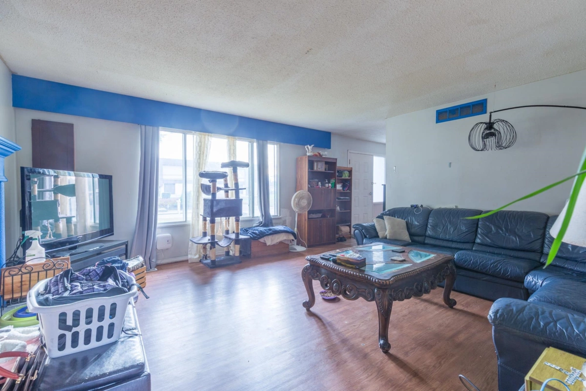 Kitchen Island Photo of 32633 Marshall Road, Abbotsford, BC