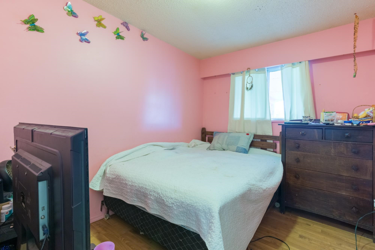 Laundry Room Photo of 32633 Marshall Road, Abbotsford, BC