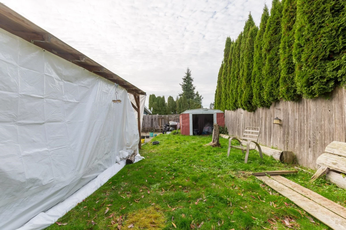 Swimming Pool Photo of 32633 Marshall Road, Abbotsford, BC