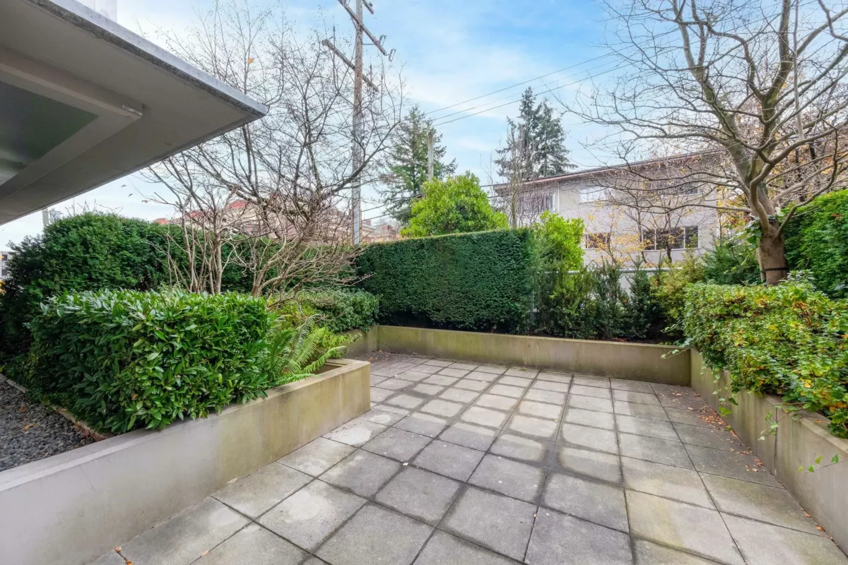 Entry Foyer Photo of 302 1030 W Broadway Street, Vancouver, BC