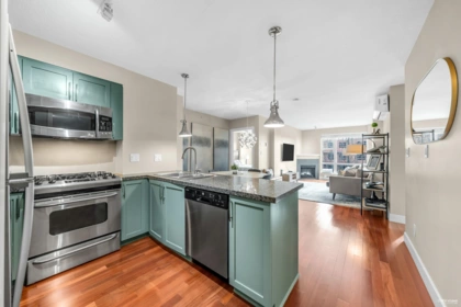 412 3811 Hastings Street, Burnaby, BC, Burnaby — Apartment/Condo for sale