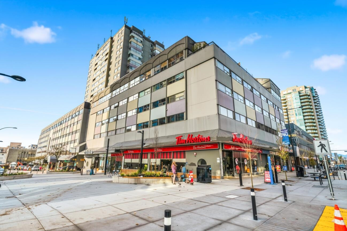 Exterior Front Photo of 504 534 Sixth Street, New Westminster, BC