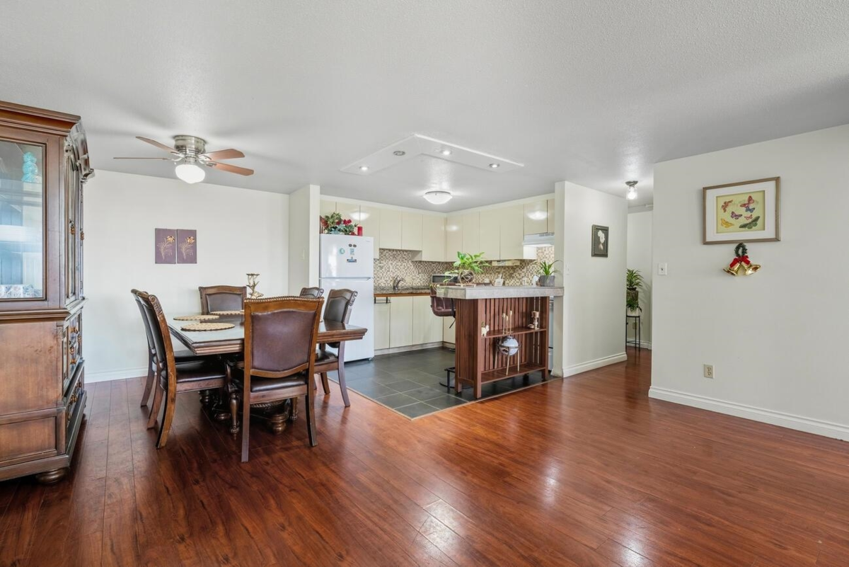 Family Room Photo of 504 534 Sixth Street, New Westminster, BC