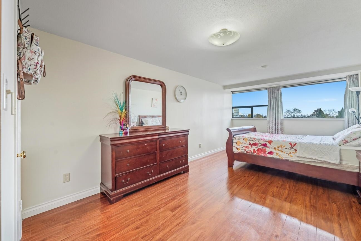 Guest Bathroom Photo of 504 534 Sixth Street, New Westminster, BC