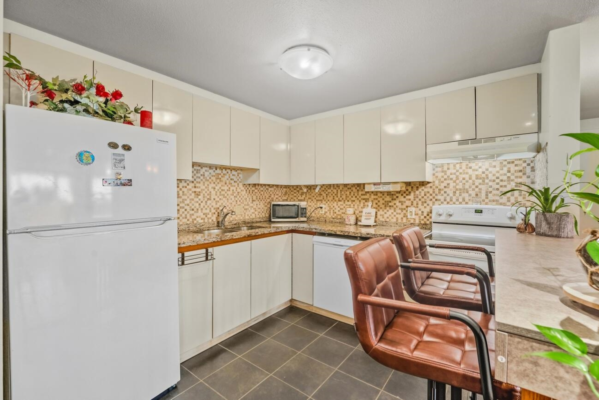 Kitchen Island Photo of 504 534 Sixth Street, New Westminster, BC