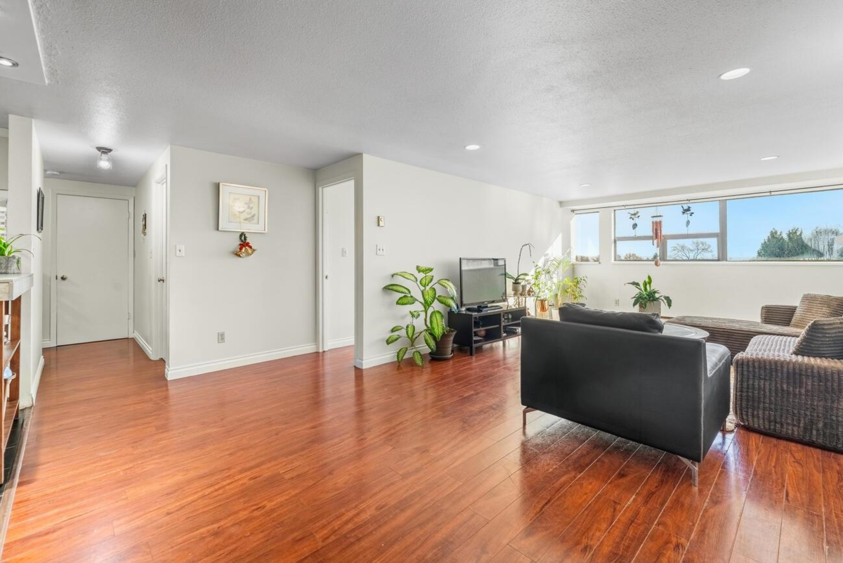 Pantry Photo of 504 534 Sixth Street, New Westminster, BC