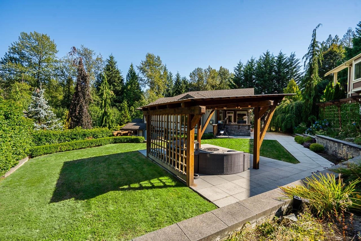 Kitchen Island Photo of 16 13210 Shoesmith Crescent, Maple Ridge, BC