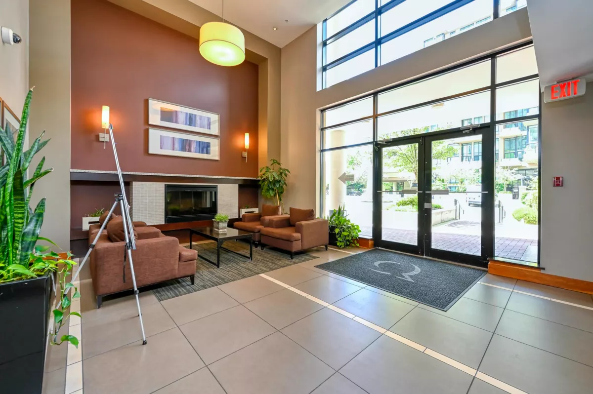 Entry Foyer Photo of 1607 1 Renaissance Square, New Westminster, BC