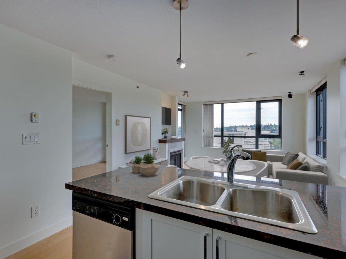 Family Room Photo of 1607 1 Renaissance Square, New Westminster, BC