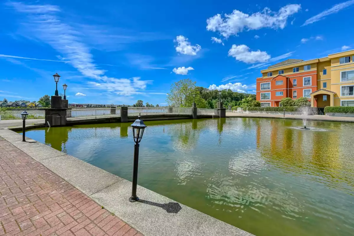 Garage Interior Photo of 1607 1 Renaissance Square, New Westminster, BC