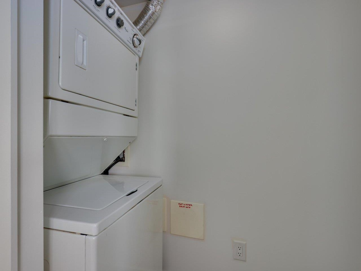 Loft / Bonus Room Photo of 1607 1 Renaissance Square, New Westminster, BC