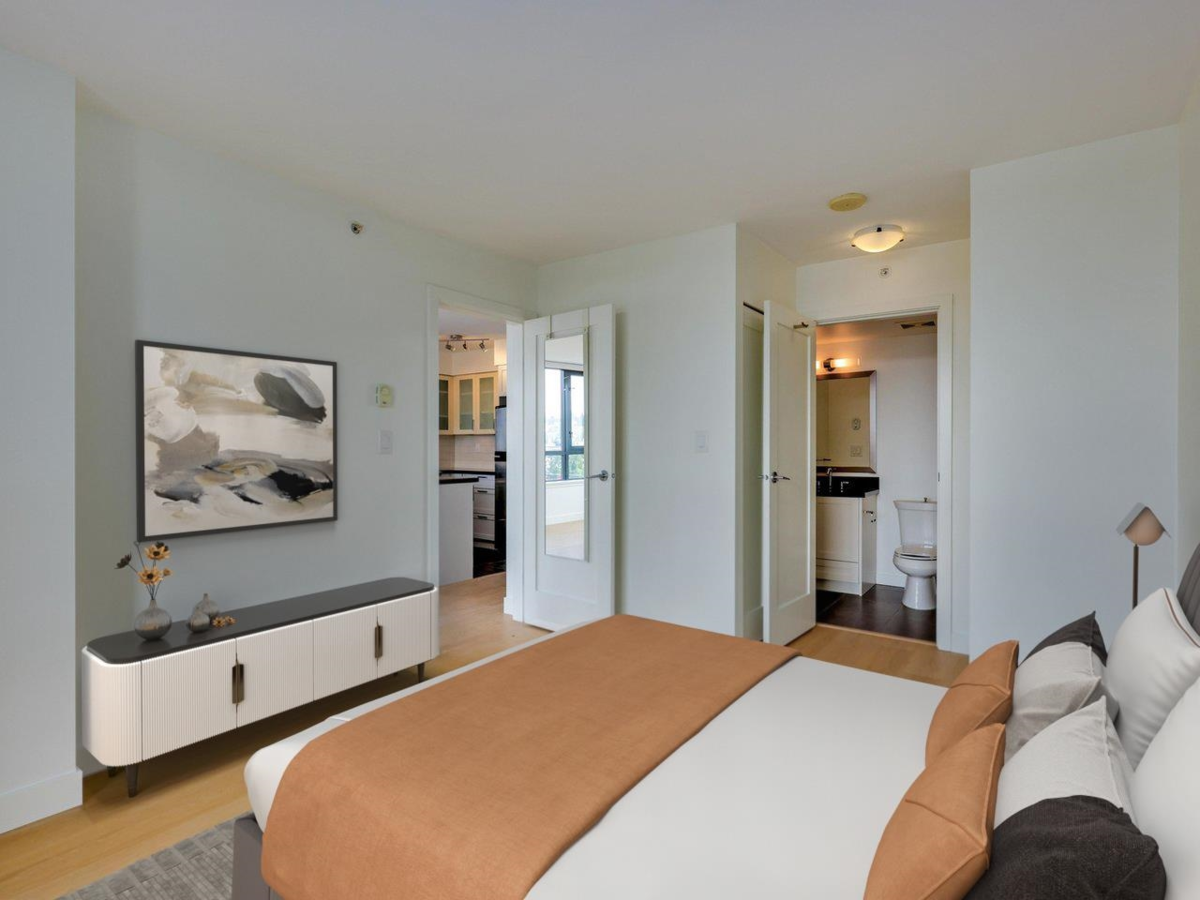 Primary Bathroom Photo of 1607 1 Renaissance Square, New Westminster, BC