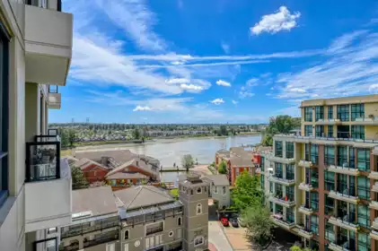 1607 1 Renaissance Square, New Westminster, BC, Quay — 2 bed apartment/condo for sale