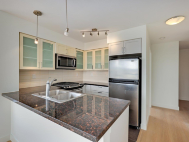 1607 1 Renaissance Square, New Westminster, BC