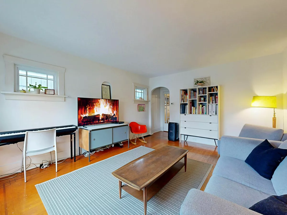 Breakfast Nook Photo of 2640 Mcgill Street, Vancouver, BC