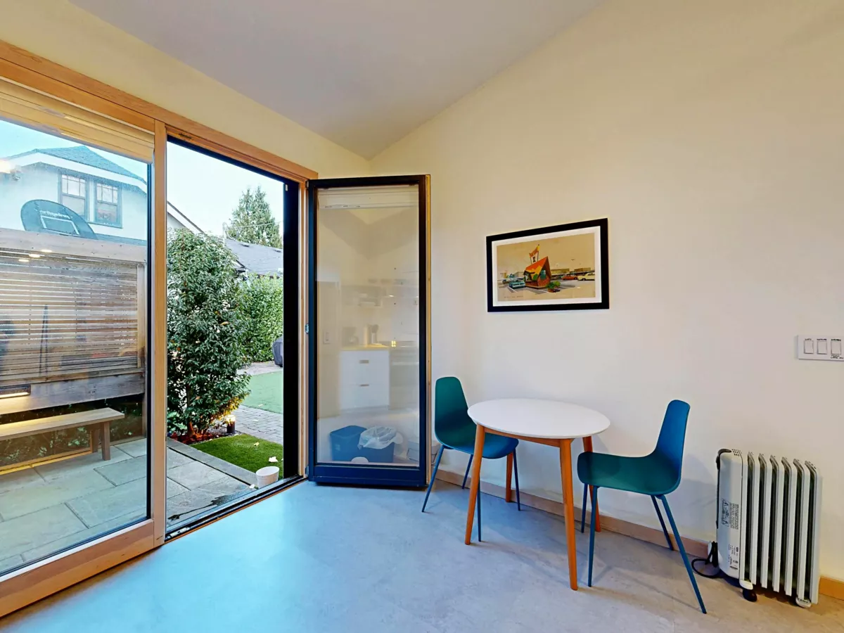 Entry Foyer Photo of 2640 Mcgill Street, Vancouver, BC