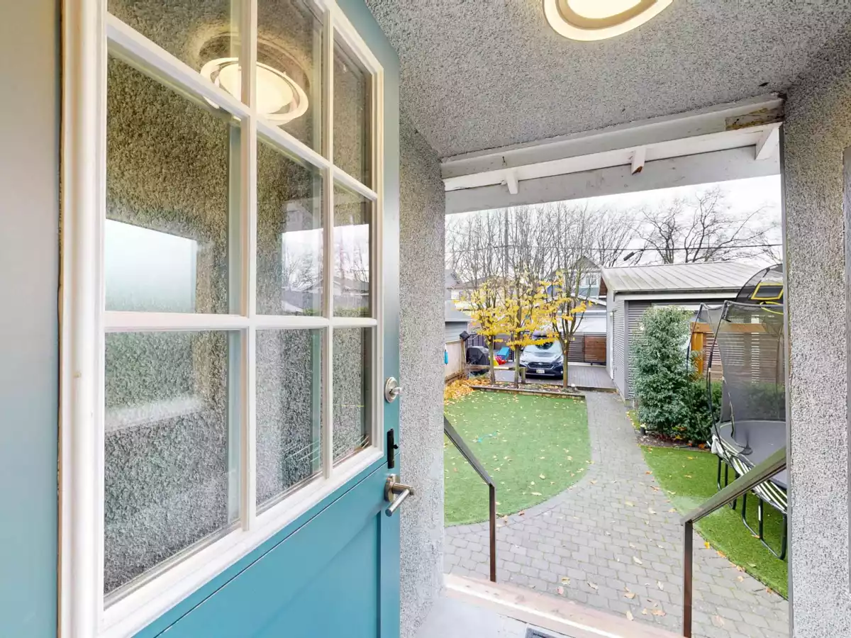 Hot Tub / Spa Photo of 2640 Mcgill Street, Vancouver, BC