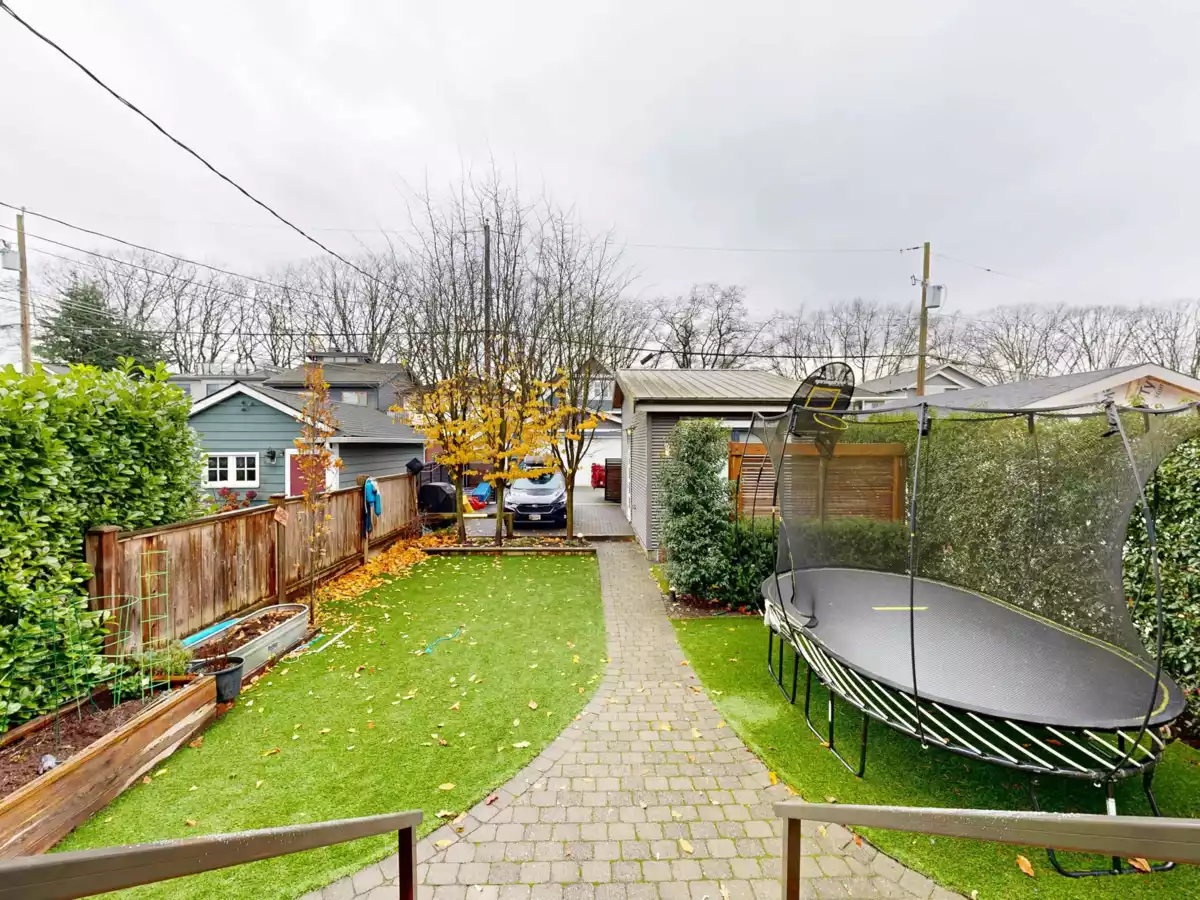 Swimming Pool Photo of 2640 Mcgill Street, Vancouver, BC