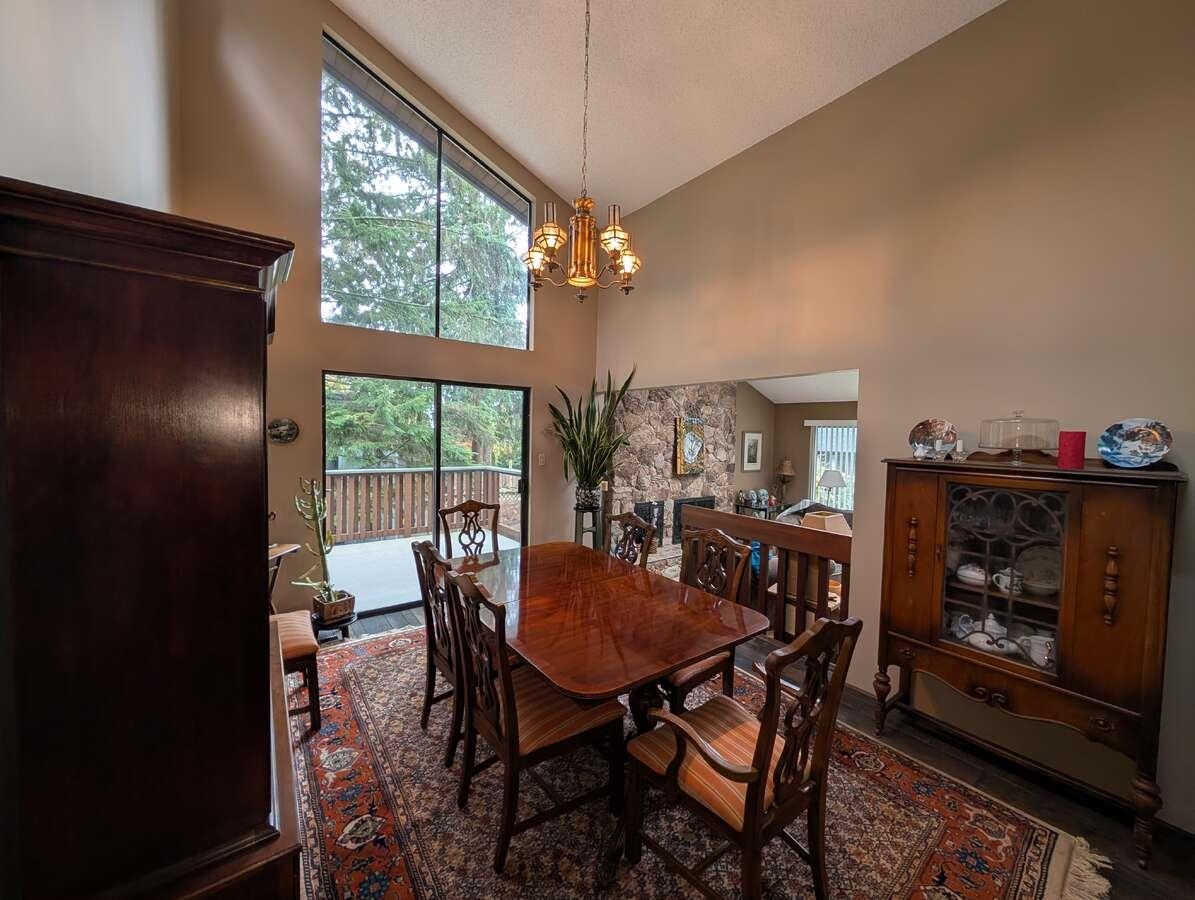 Kitchen Island Photo of 1498 Chamberlain Drive, North Vancouver, BC