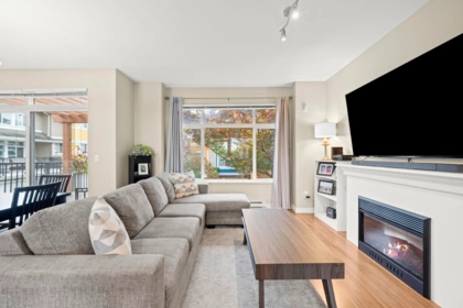 Kitchen Island Photo of 20 6036 164 Street, Surrey, BC