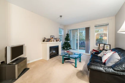 210 4868 Brentwood Drive, Burnaby, BC, Burnaby — Apartment/Condo for sale