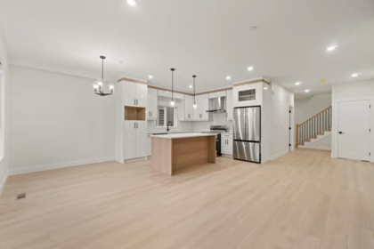 Kitchen Island Photo of 32520 Higginbottom Court, Mission, BC