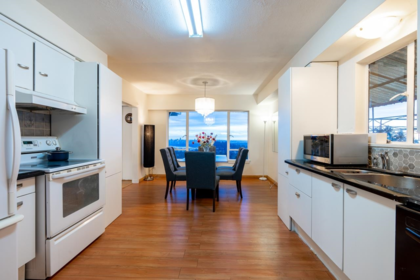 Hallway Photo of 797 Eyremount Drive, West Vancouver, BC
