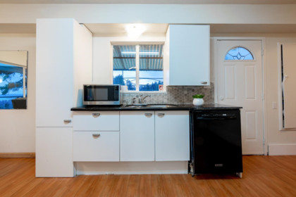 Mudroom Photo of 797 Eyremount Drive, West Vancouver, BC