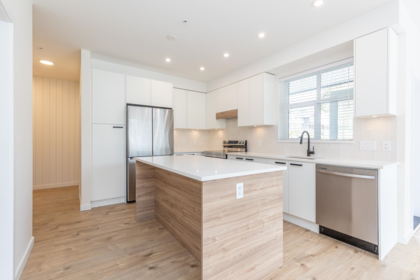 Kitchen Photo of 112 33920 Best Avenue, Mission, BC