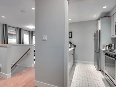 304 3711 Delbrook Avenue, North Vancouver, BC, North Vancouver — Apartment/Condo for sale
