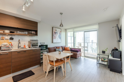 2101 570 Emerson Street, Coquitlam, BC, Coquitlam — Apartment/Condo for sale