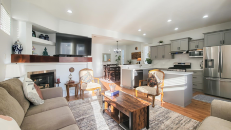 Kitchen Island Photo of 15136 61a Avenue, Surrey, BC